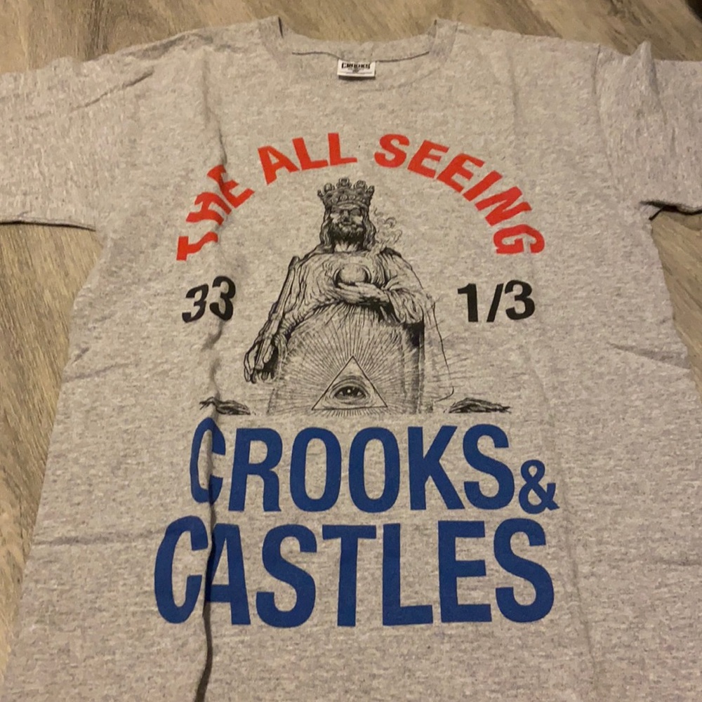 Great condition crooks and castles tee